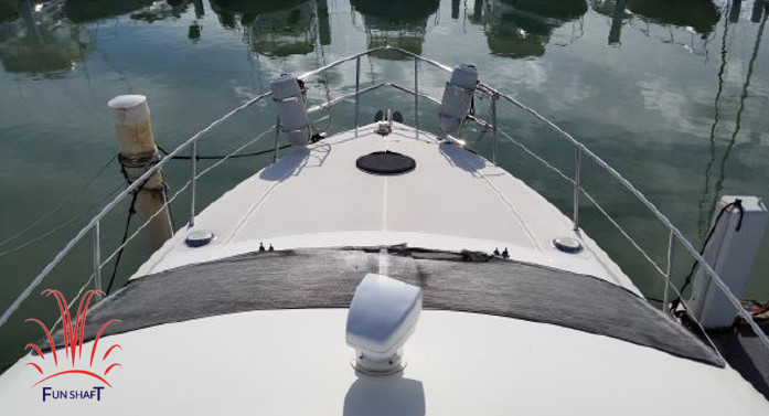 funshaft Azimut 42 Rental