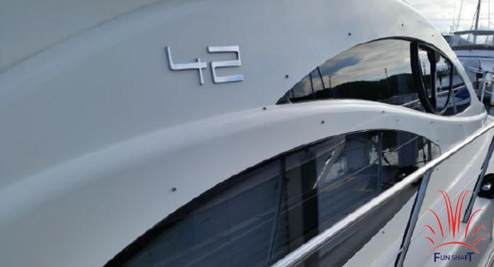 funshaft Azimut 42 Rental