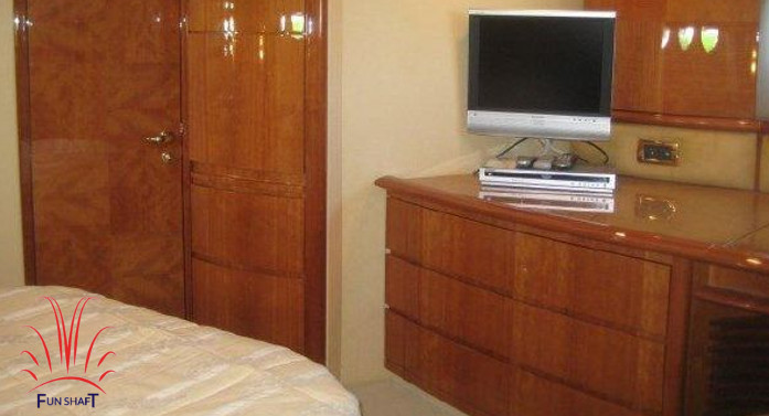 funshaft Azimut 62 Rental