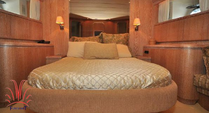 funshaft Azimut 85 Rental